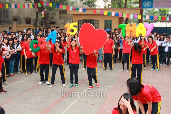 Teen Trần Phú và Kim Liên tưng bừng kỷ niệm ngày nhà giáo 18