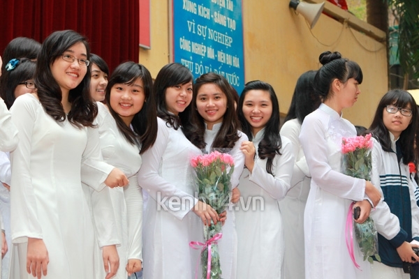 Teen Trần Phú và Kim Liên tưng bừng kỷ niệm ngày nhà giáo 22