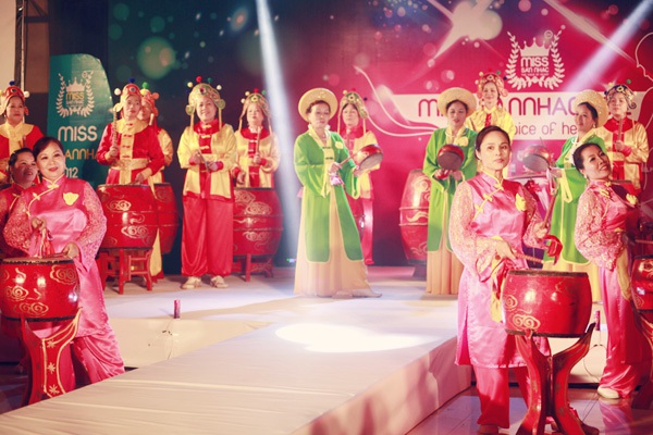 Rực rỡ đêm chung kết Miss Sàn Nhạc 2012 4