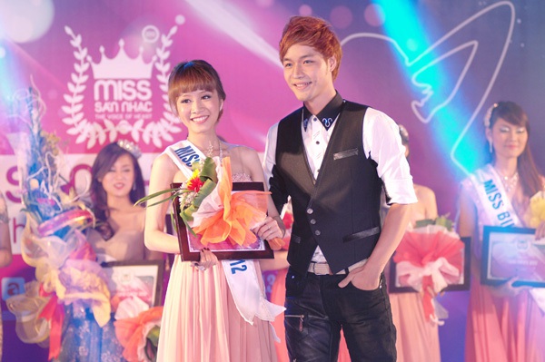 Rực rỡ đêm chung kết Miss Sàn Nhạc 2012 24