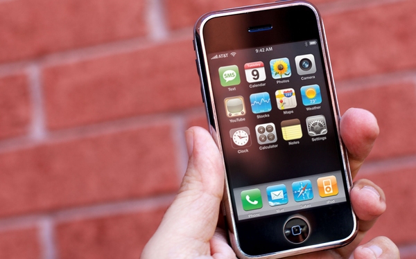 iPhone 3 có bao nhiêu bản lưu trữ và dung lượng?

