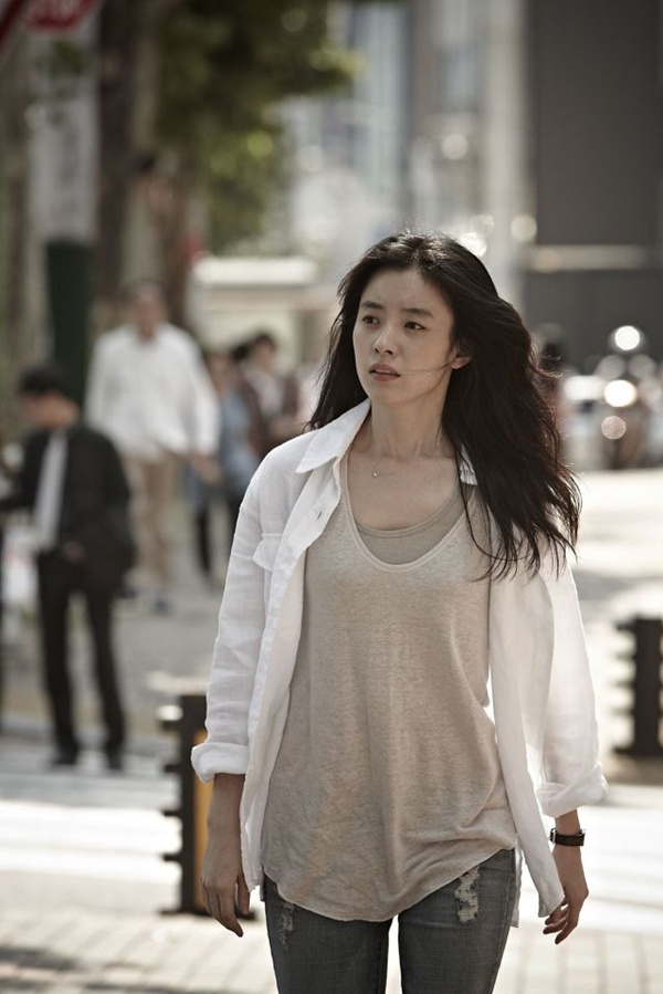 Rơi xuống biển, Han Hyo Joo suýt "lộ hàng" 6