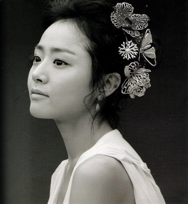 Moon Geun Young hóa thân thành "Nữ thần lửa" 2