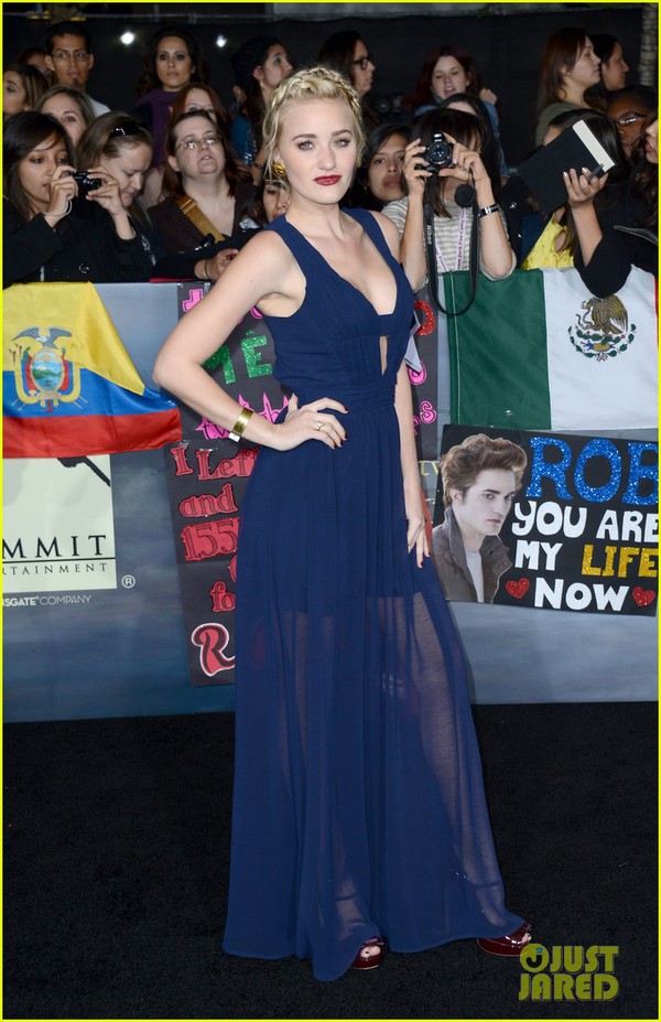 "Breaking Dawn 2" ra mắt: Kristen "mặc đồ mà như không" 20