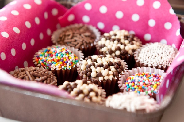 Học làm brigadeiro ăn vặt vui vui ngày đi học 9