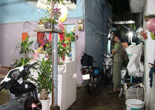 bang-hoang-phat-hien-mot-phu-nu-chet-loa-the-giua-nha_20150920081120033-4ac99