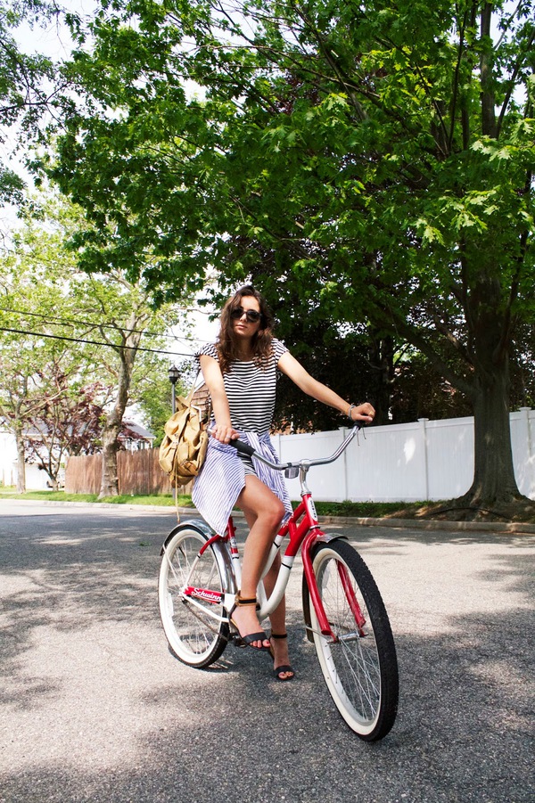 Amber Heard mặc váy đạp xe đạp đi ngắm phố phường  Sao Âu Mỹ  Việt Giải  Trí