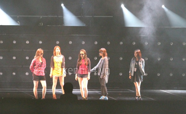 HOT: Rò rỉ ảnh sân khấu tổng duyệt chương trình của Wonder Girls 7