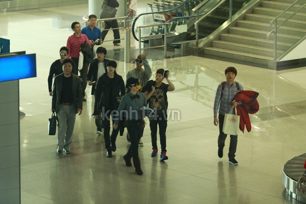 Nhóm ZE:A và JB siêu nhắng nhít tại sân bay Tân Sơn Nhất 19