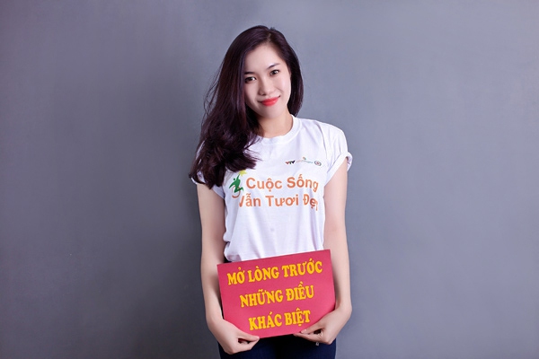 Hoàng Thùy Linh kêu gọi vì "Cuộc sống vẫn tươi đẹp" 12