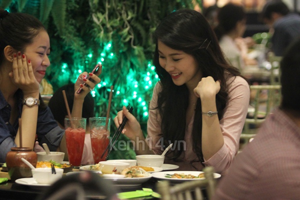 Hoa hậu Thu Thảo mải m&ecirc; đi chơi c&ugrave;ng bạn cũ 5