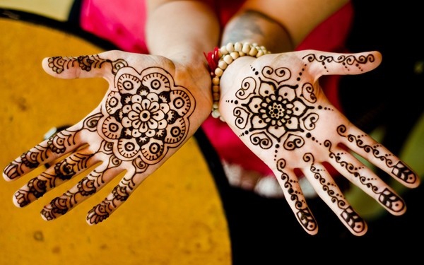 Tìm hiểu về vẽ henna ấn độ với những mẫu thiết kế đẹp