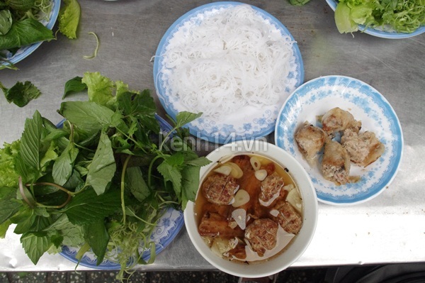 Đi ăn bún chả Hà Nội vàng ươm, thơm lừng ở Quận 1 3