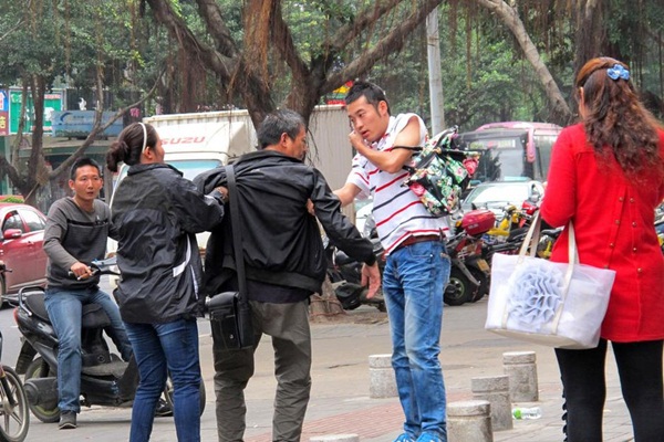 Trung Quốc: Sốc với pha "liên hoàn lừa" chỉ trong vòng 40 phút 2