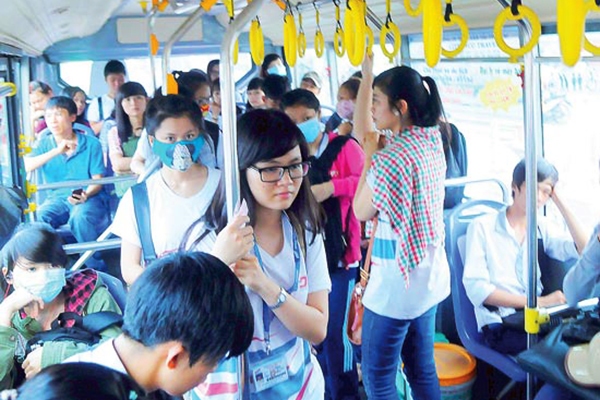 Chuyện nhường chỗ trên xe buýt: Đã nhường sao còn tính toán thiệt hơn?
