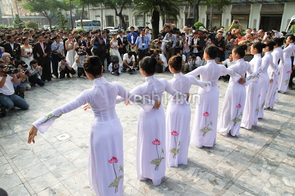 Tưng bừng tại đám cưới tập thể lớn nhất Việt Nam 17