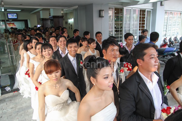 Tưng bừng tại đám cưới tập thể lớn nhất Việt Nam 4