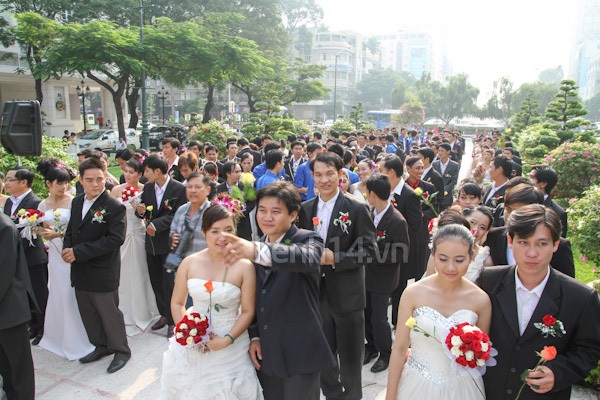 Tưng bừng tại đám cưới tập thể lớn nhất Việt Nam 12
