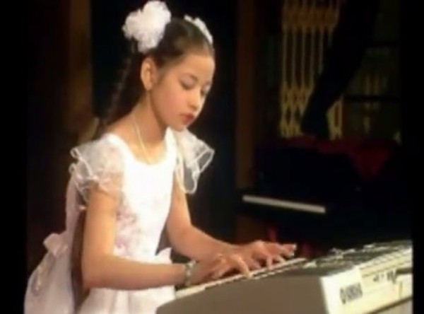 Chi Pu dự thi trong chương trình Liên hoan đàn organ thành phố Hà Nội