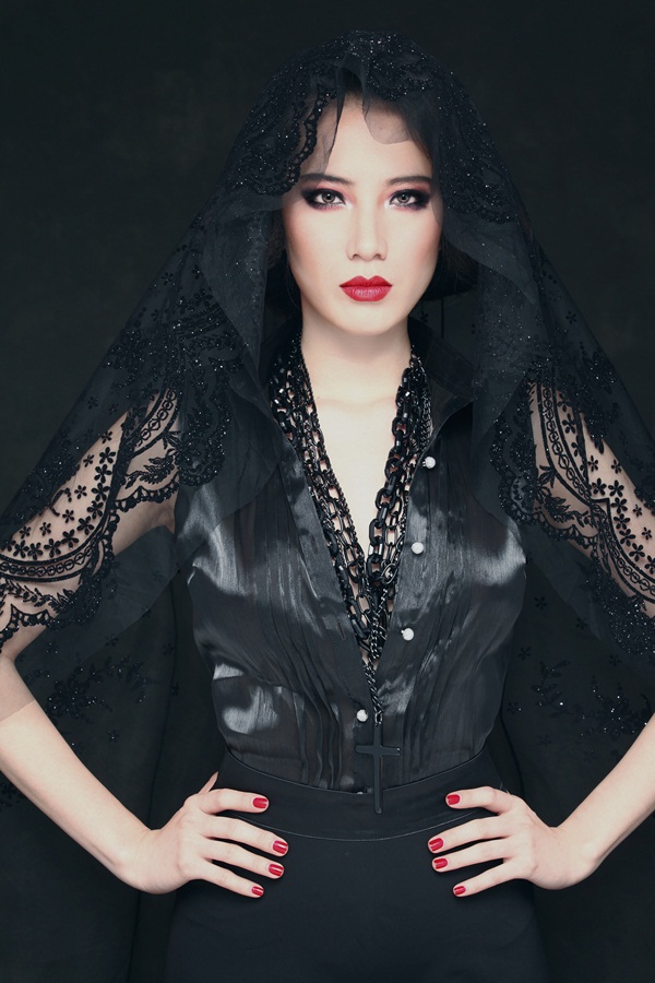 Chung Thục Quy&ecirc;n ma mị trong ảnh Halloween 3