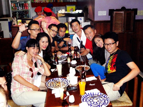 Rò rỉ ảnh Hà Tăng và bạn bè tại Philippines 6