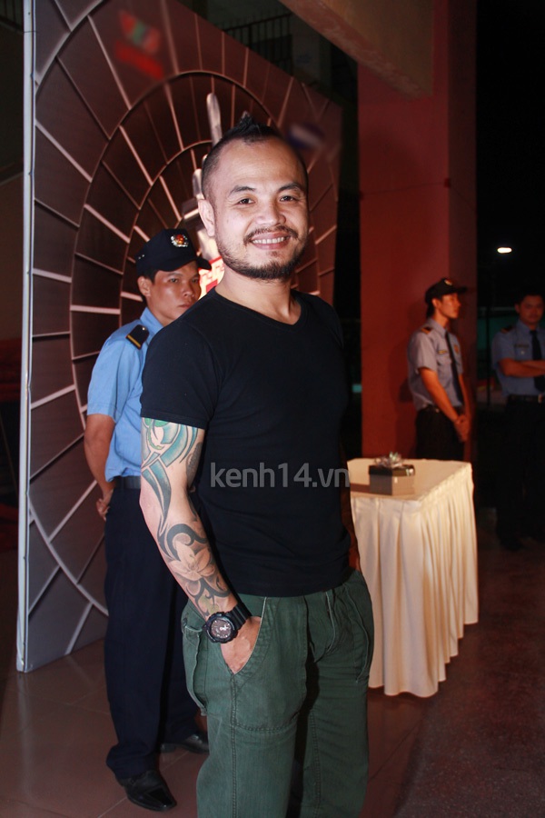 Th&iacute; sinh The Voice tặng hoa 20-11 cho 4 HLV 11
