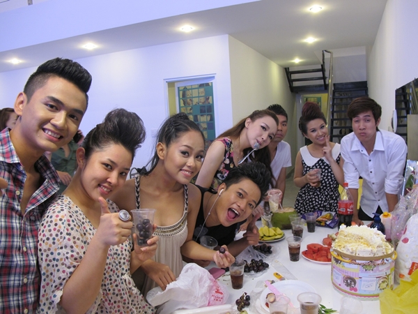 Kh&aacute;m ph&aacute; nh&agrave; chung của th&iacute; sinh Vietnam Idol 10
