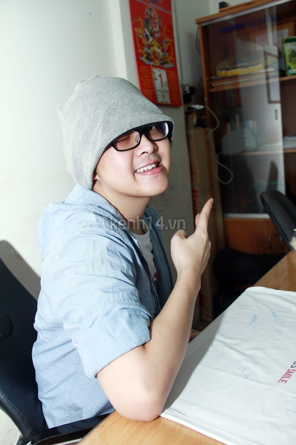 Wanbi Tuấn Anh lần đầu tiên lộ diện sau phẫu thuật 2
