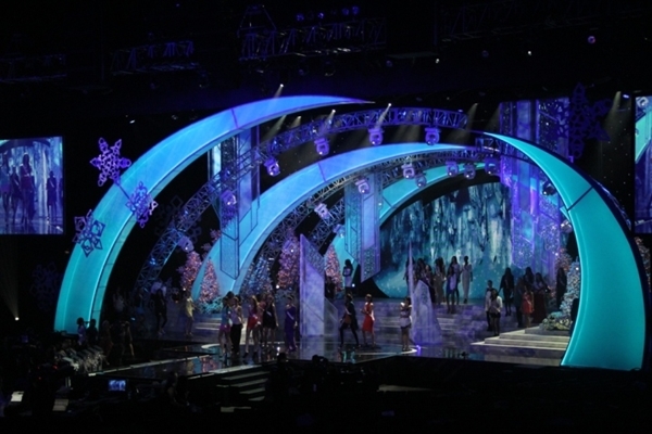 Diễm Hương rạng rỡ tổng duyệt Chung kết Miss Universe 2012 2