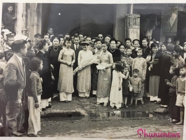 Gặp cô dâu đại tiểu thư đám cưới nguyên "dàn siêu xe" ở Hà Nội xưa - Ảnh 12.
