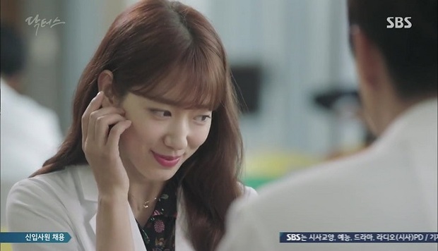“Doctors”: Vừa từ chối Lee Sung Kyung, Yoon Kyun Sang đã bị bà cô cưa cẩm - Ảnh 9.