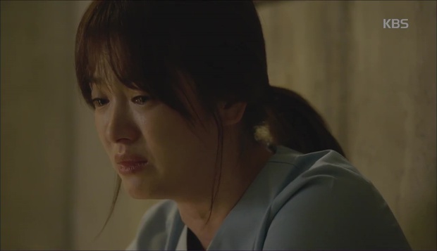 Hậu Duệ Mặt Trời: Dân tình đang náo loạn! Song Joong Ki đã hôn Song Hye Kyo! - Ảnh 21.