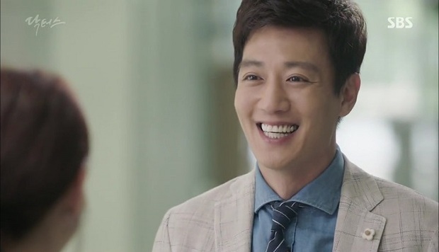 “Doctors”: Vừa từ chối Lee Sung Kyung, Yoon Kyun Sang đã bị bà cô cưa cẩm - Ảnh 18.
