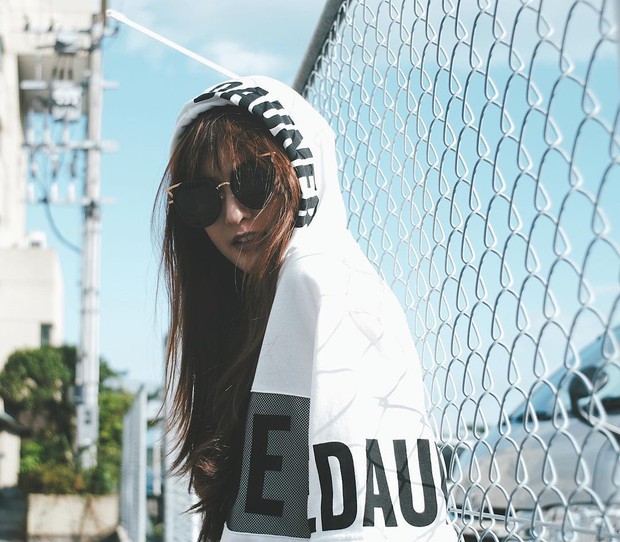 Mặc kệ các loại áo trendy khác, cứ thu sang là áo hoodie vẫn cứ hot như thường - Ảnh 4.