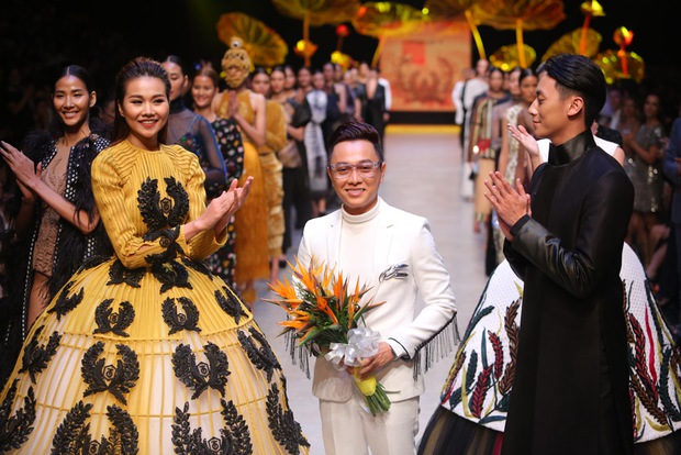 Chỉ cao 1m54, Fung La vẫn được chọn mở màn cho show Công Trí tại Vietnam International Fashion Week - Ảnh 2.