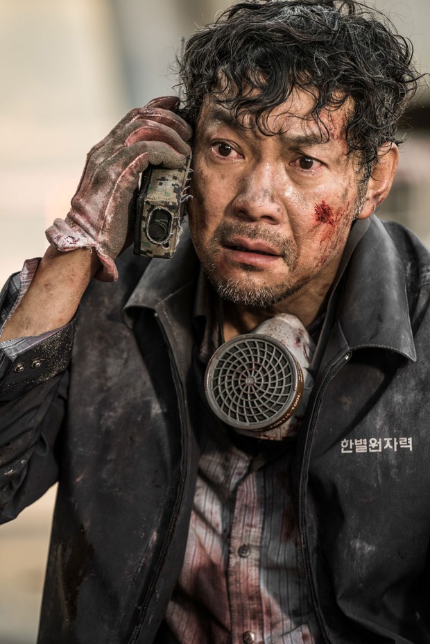 Điện ảnh Hàn tháng 12: Sân khấu của Kim Woo Bin và Kang Dong Won? - Ảnh 5.