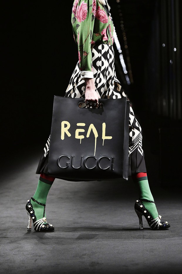 Mẫu túi mới của Gucci bị tố đạo ý tưởng... của túi fake - Ảnh 1.
