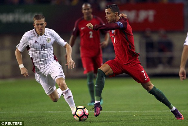 Sút penalty thành công, Ronaldo mở ra chiến thắng 4-1 cho Bồ Đào Nha - Ảnh 3.