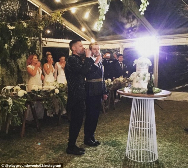 Úc: Đám cưới đẹp như cổ tích của cặp đôi đồng tính nam khiến nhiều người xuýt xoa - Ảnh 9.