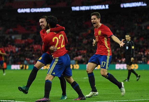 Thủng lưới 2 bàn trong 7 phút, Anh đánh rơi chiến thắng trước Tây Ban Nha - Ảnh 12.