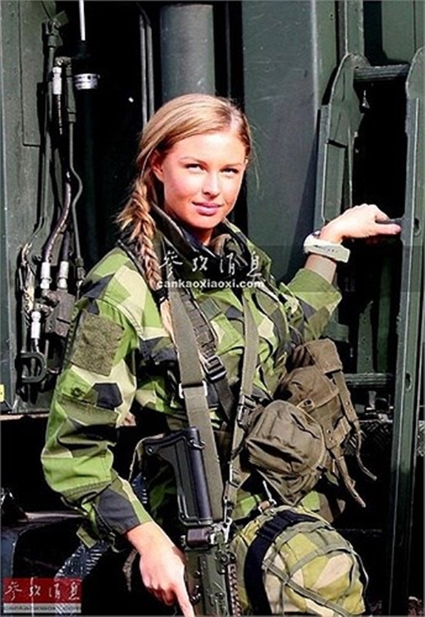 Sửng sốt trước vẻ xinh đẹp của những nữ quân nhân trong quân đội các nước trên thế giới - Ảnh 5.