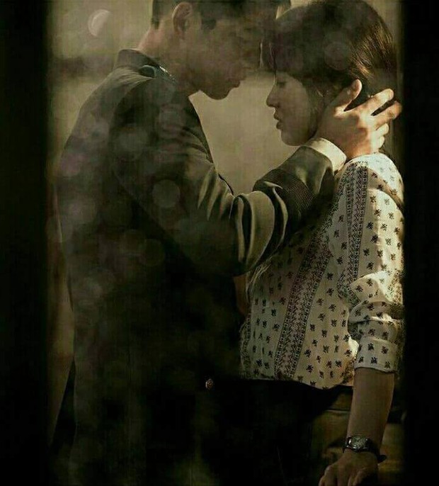 Hậu Duệ Mặt Trời: Dân tình đang náo loạn! Song Joong Ki đã hôn Song Hye Kyo! - Ảnh 3.
