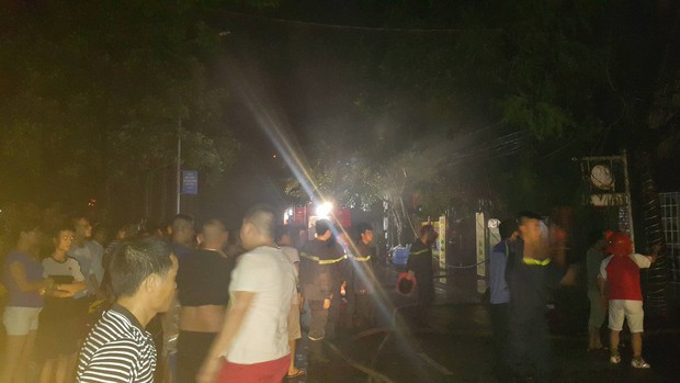 Hải Dương: Nhiều người hoảng loạn, khóc lóc chạy ra từ đám cháy lớn tại bar BOOM - Ảnh 5.