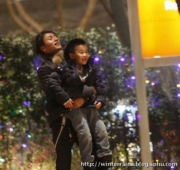 Ai là mẹ của con trai Trần Khôn? Bí mật động trời nhất của làng giải trí Hoa ngữ được tiết lộ! - Ảnh 4.