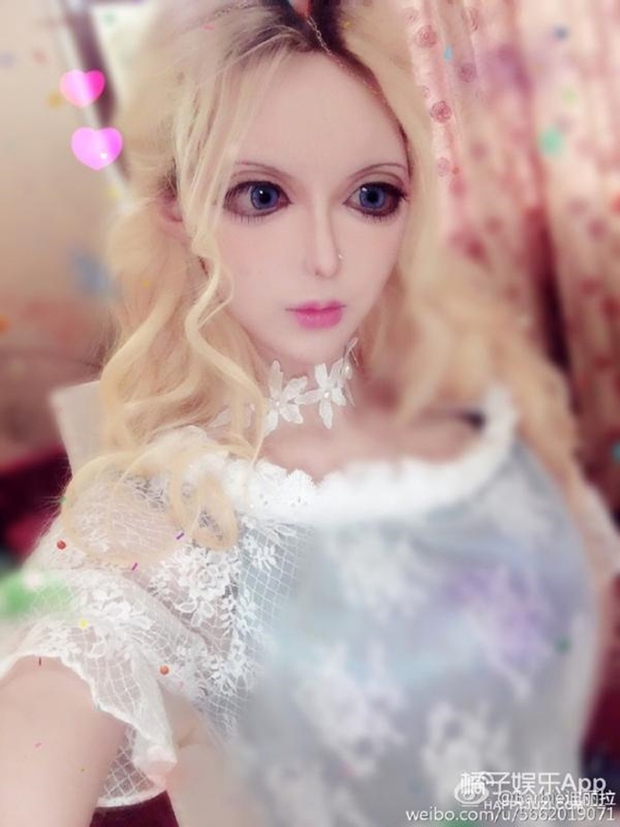 Sau anh chàng mặt rắn, đến lượt cô búp bê Barbie mang trong mình 1/4 dòng máu Nga khuấy đảo mạng xã hội - Ảnh 3.