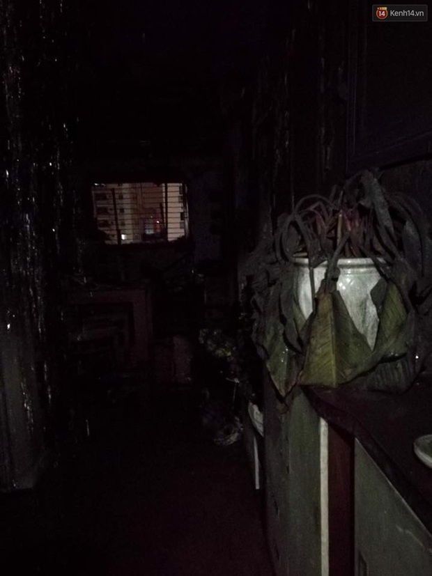 Hà Nội: Cháy tầng 8 chung cư Linh Đàm, người lớn và trẻ em tháo chạy trong đêm - Ảnh 7.