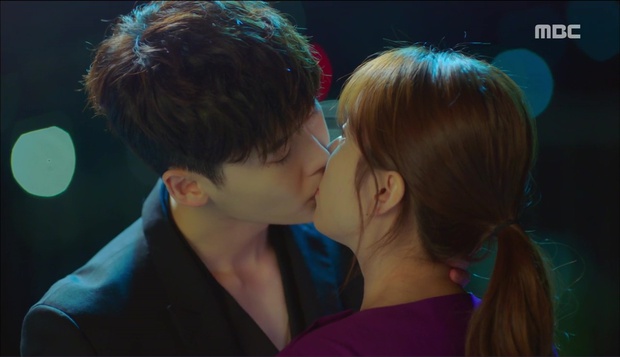 “W”: Lee Jong Suk nã đạn vào chính vị tác giả cha đẻ đã tạo ra mình - Ảnh 22.