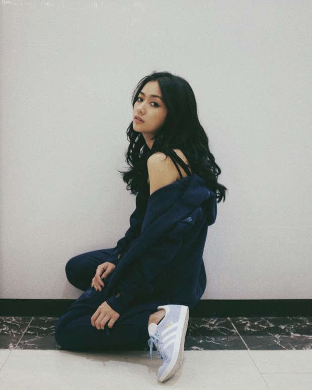 Mặc kệ các loại áo trendy khác, cứ thu sang là áo hoodie vẫn cứ hot như thường - Ảnh 13.