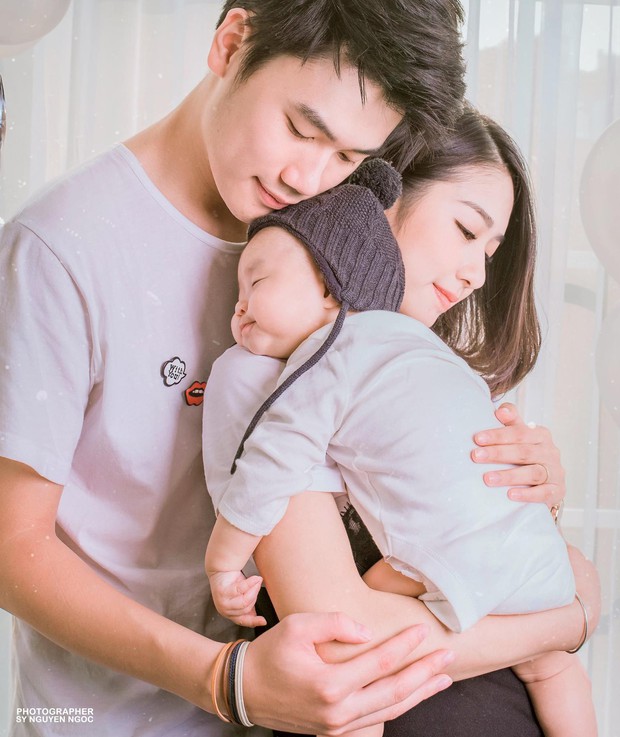 Ảnh gia đình siêu đáng yêu của cặp đôi ai cũng thích Trang Lou - Tùng Sơn - Ảnh 12.