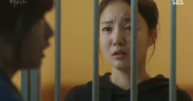 “Doctors”: Ji Soo siêu ngầu, cướp Park Shin Hye từ tay Kim Rae Won - Ảnh 20.
